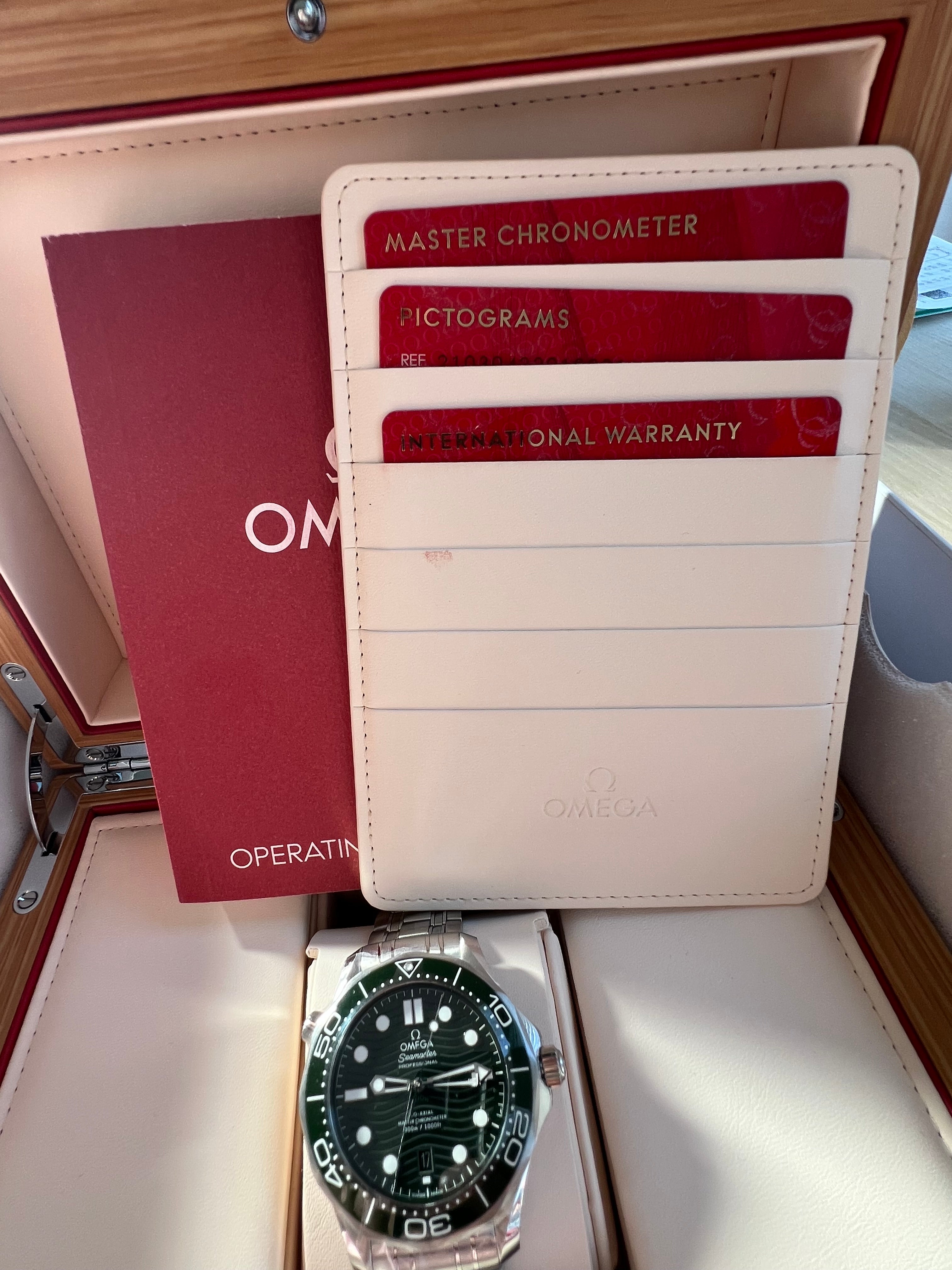 Omega Seamaster Diver Grün Ungetragen mit Mehrwertsteuer