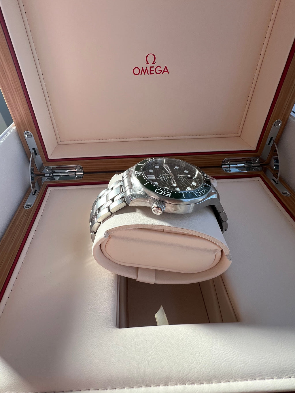 Omega Seamaster Diver Grün Ungetragen mit Mehrwertsteuer