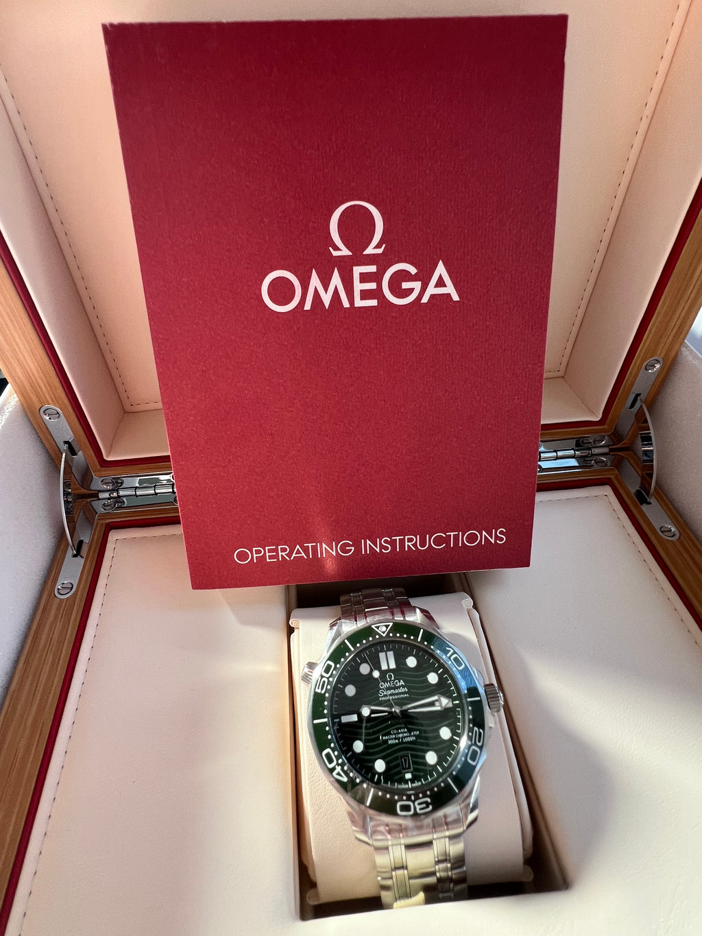 Omega Seamaster Diver Grün Ungetragen mit Mehrwertsteuer