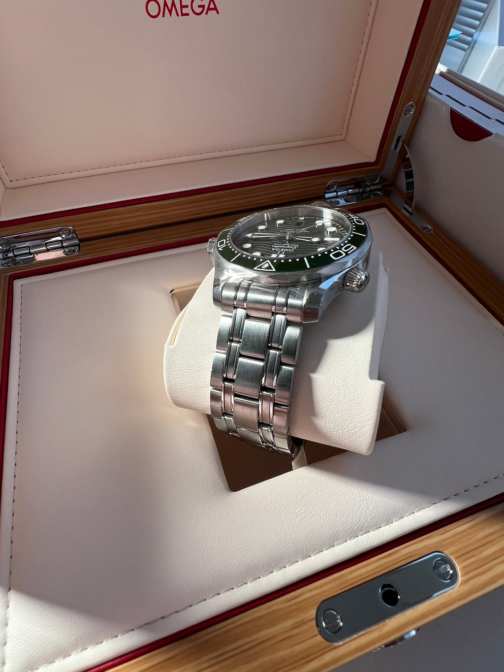 Omega Seamaster Diver Grün Ungetragen mit Mehrwertsteuer