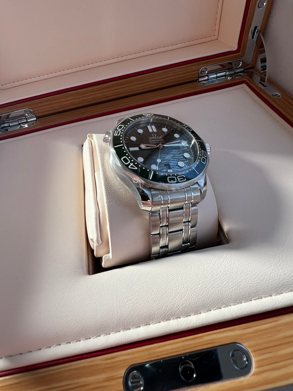 Omega Seamaster Diver Grün Ungetragen mit Mehrwertsteuer